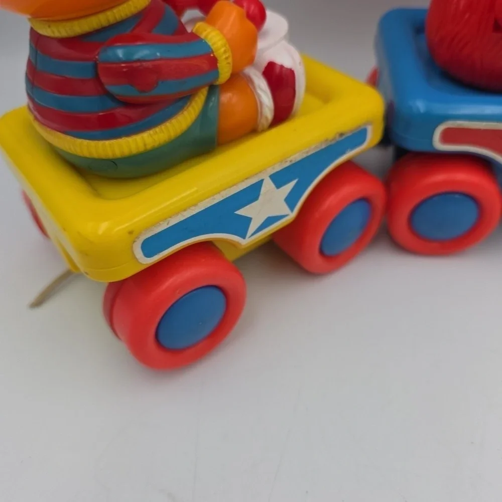 Sesame Street Band Parade TYCO Pull Train 16